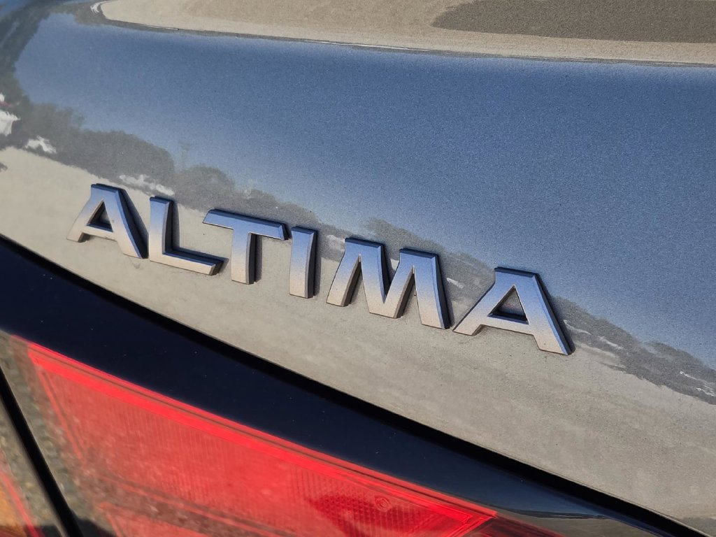 Used 2025 Nissan Altima 2.5 SV FWD image 10