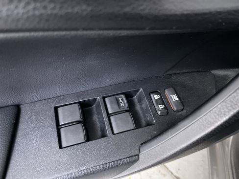 Used 2017 Toyota Corolla SE image 11