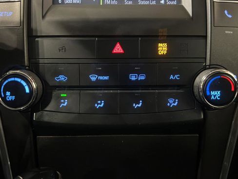 Used 2017 Toyota Camry SE image 28