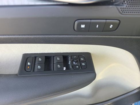 Used 2025 Volvo XC40 B5 Plus w/ Protection Package Premier image 21