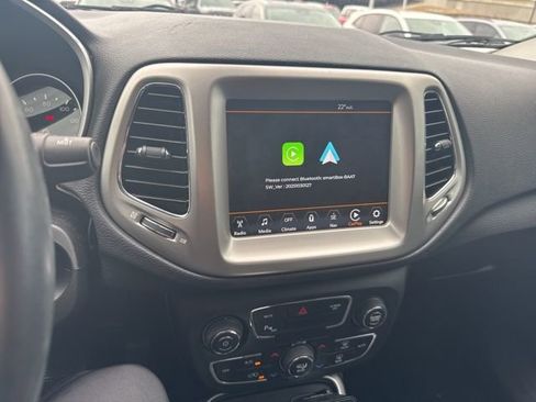 Used 2017 Jeep Compass Latitude w/ Popular Equipment Group FWD image 10
