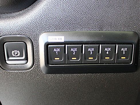 Used 2025 Chevrolet Silverado 2500 W/T w/ WT Convenience Package AWD/4WD image 33
