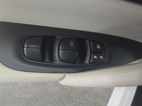 Used 2022 Nissan Rogue Sport SL FWD image 26