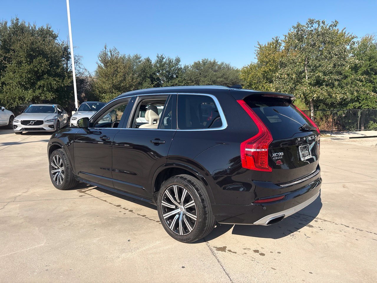 Used 2021 Volvo XC90 T6 Momentum AWD/4WD image 7