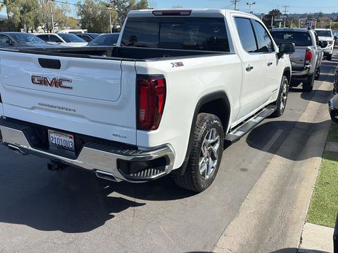 Used 2023 GMC Sierra 1500 SLT w/ SLT Convenience Package image 5