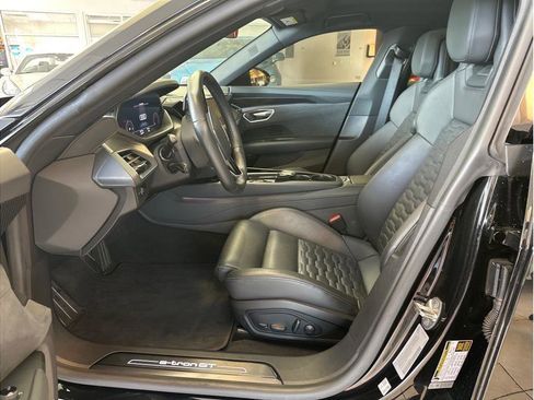 Used 2022 Audi e-tron GT Prestige w/ Prestige Package image 10