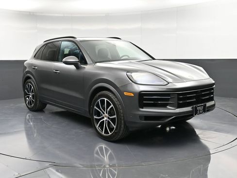 Certified 2025 Porsche Cayenne image 10
