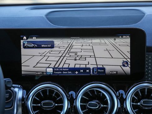 Used 2024 Mercedes-Benz EQB 300 4MATIC image 14