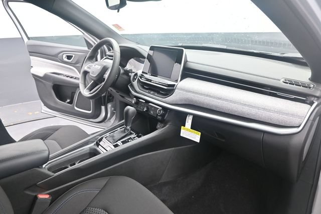 Used 2025 Jeep Compass Sport w/ Mopar Graphics Package AWD/4WD image 5