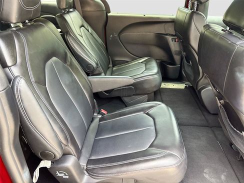 Used 2025 Chrysler Pacifica Select FWD image 28