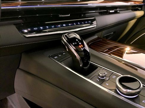 Used 2023 Cadillac Escalade Premium Luxury image 17