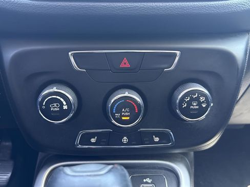 Used 2018 Jeep Compass Latitude w/ Cold Weather Group AWD/4WD image 9