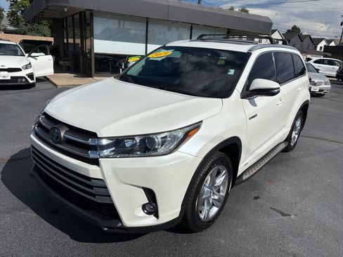 Used 2019 Toyota Highlander Limited AWD/4WD image 2