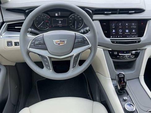 New 2025 Cadillac XT5 Premium Luxury image 10