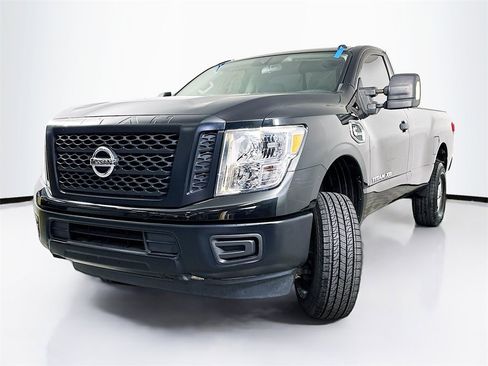 Used 2019 Nissan Titan S image 2