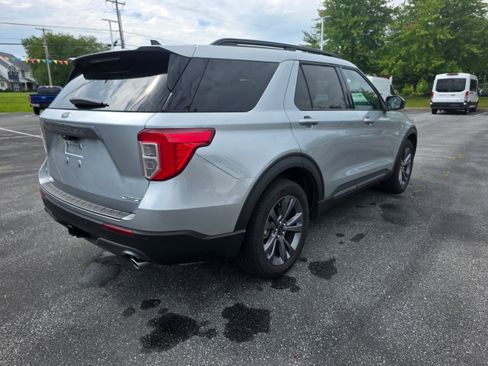 Used 2023 Ford Explorer XLT w/ Equipment Group 202A AWD/4WD image 5