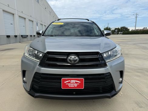Used 2017 Toyota Highlander SE w/ Carpet Mat Package AWD/4WD image 8