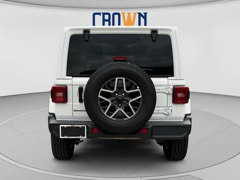 Used 2026 Jeep Wrangler Unlimited Sahara AWD/4WD image 4