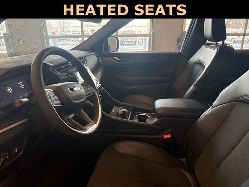 New 2025 Jeep Grand Cherokee Altitude image 12