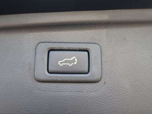 Used 2017 Subaru Outback 2.5i Limited AWD/4WD image 6