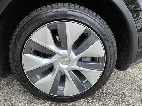 Used 2021 Tesla Model Y Long Range image 57