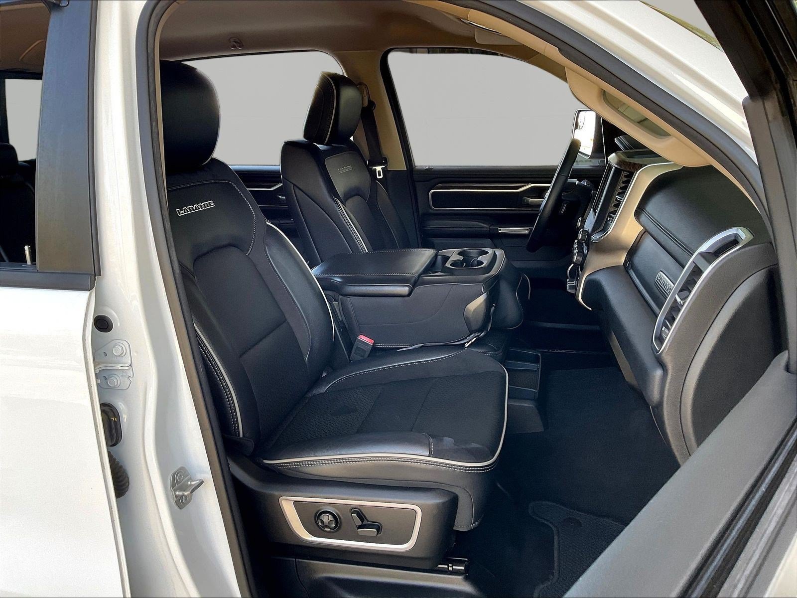 Used 2020 RAM 1500 Laramie w/ Off Road Group AWD/4WD image 30