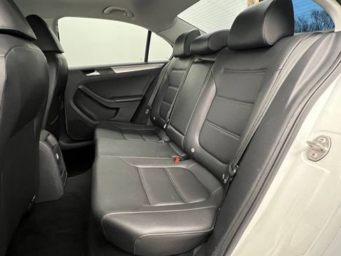 Used 2017 Volkswagen Jetta SE image 10