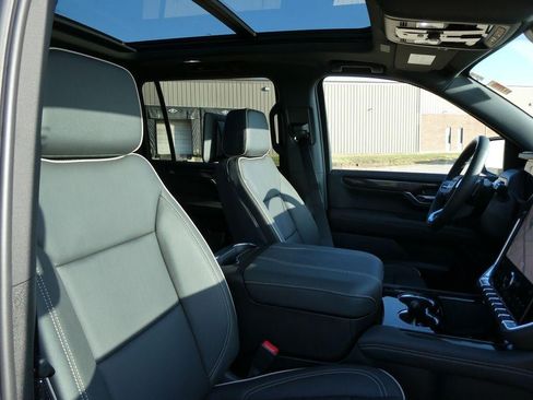 New 2026 GMC Yukon XL Elevation w/ Elevation Premium Package AWD/4WD image 9