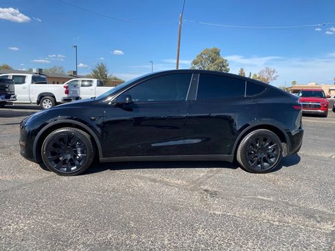 Used 2023 Tesla Model Y Long Range AWD/4WD image 3