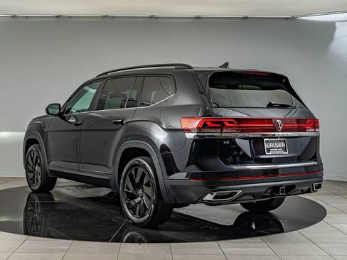 Used 2024 Volkswagen Atlas SE w/ Black Wheel Package FWD image 7