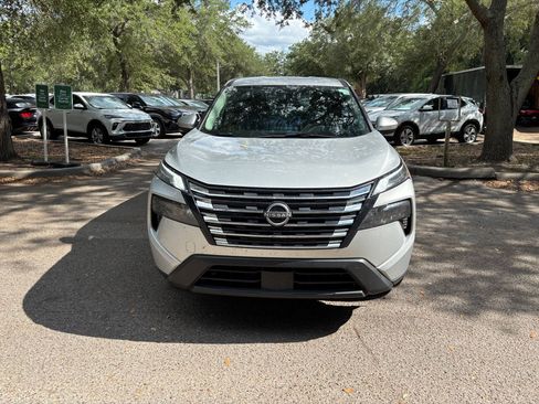 Used 2025 Nissan Rogue SV FWD image 11