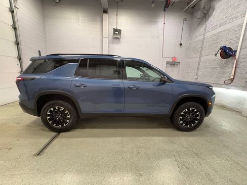 Used 2024 Chevrolet Traverse Z71 image 3