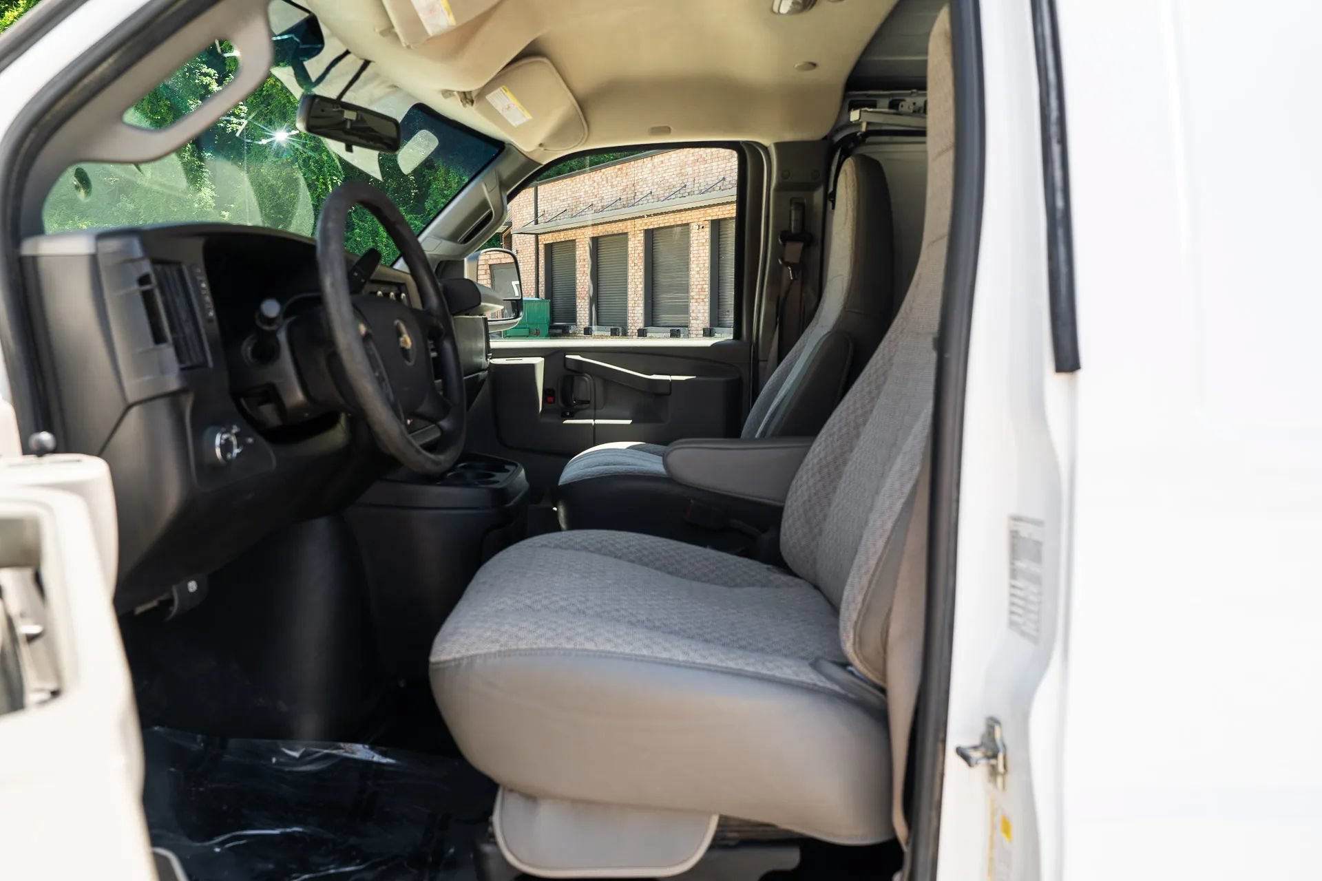 Used 2016 Chevrolet Express 2500 Extended RWD image 16