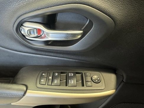 Used 2018 Jeep Cherokee Limited AWD/4WD image 41