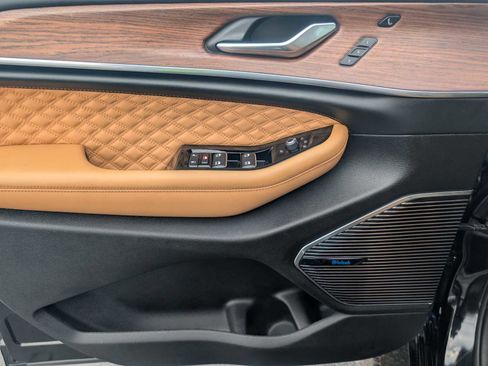 Used 2024 Jeep Grand Cherokee Summit w/ Advanced Protech Group IV image 24