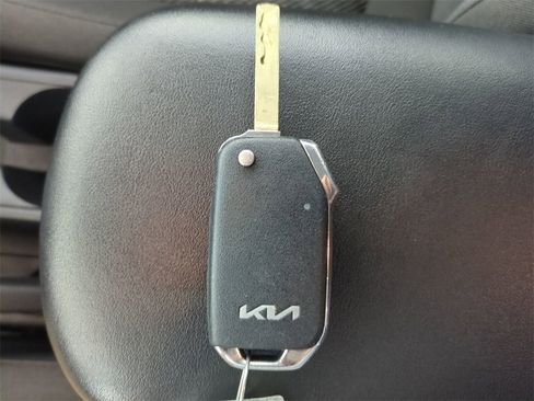 Used 2022 Kia Seltos LX image 32