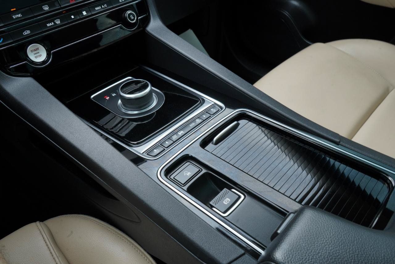 Used 2020 Jaguar F-PACE Premium AWD/4WD image 39