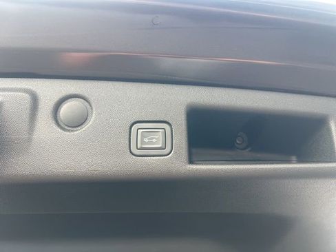 Used 2020 Chevrolet Equinox LT image 11