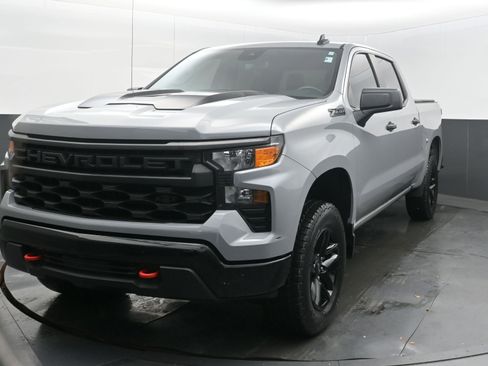 Used 2024 Chevrolet Silverado 1500 Custom Trail Boss w/ LPO, Dark Essentials Package AWD/4WD image 4