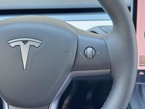 Used 2021 Tesla Model Y Long Range image 20