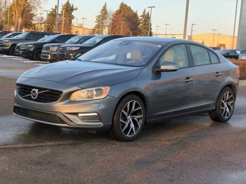 Used 2017 Volvo S60 T5 Dynamic image 4