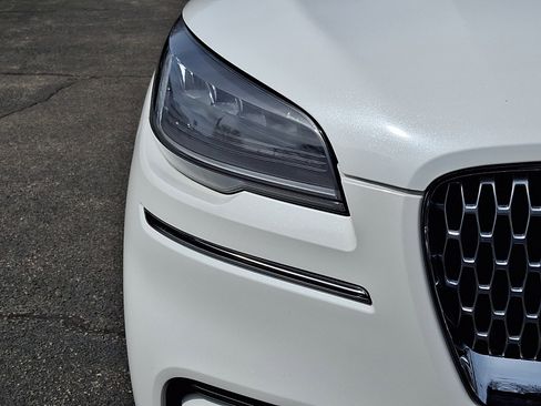 Used 2023 Lincoln Aviator Reserve w/ Equipment Group 201A image 9