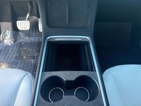 Used 2024 Tesla Model Y Performance image 26