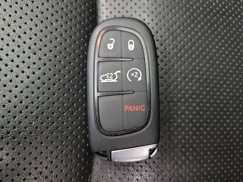 Used 2022 Jeep Cherokee Trailhawk w/ Sun, Sound & Nav Group AWD/4WD image 32