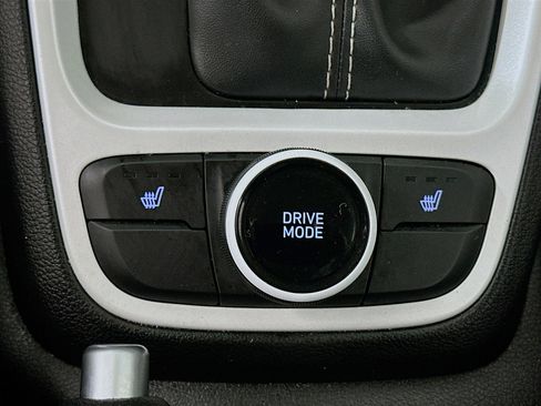 Used 2024 Hyundai Venue Limited image 26