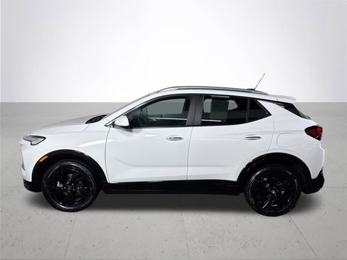 Used 2024 Buick Encore GX Sport Touring image 9
