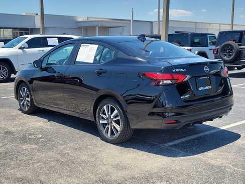 Used 2025 Nissan Versa SV FWD image 5