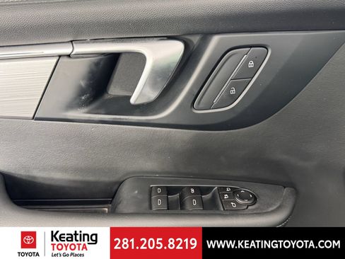 Used 2025 Buick Enclave Preferred AWD/4WD image 12