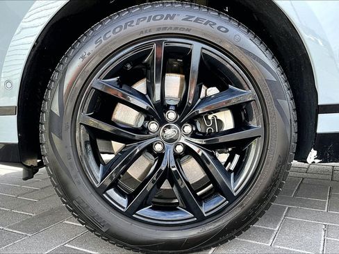 Used 2026 Land Rover Range Rover Velar Dynamic SE image 9