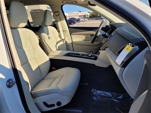 Certified 2025 Volvo XC90 T8 Plus w/ Protection Package Premier image 14